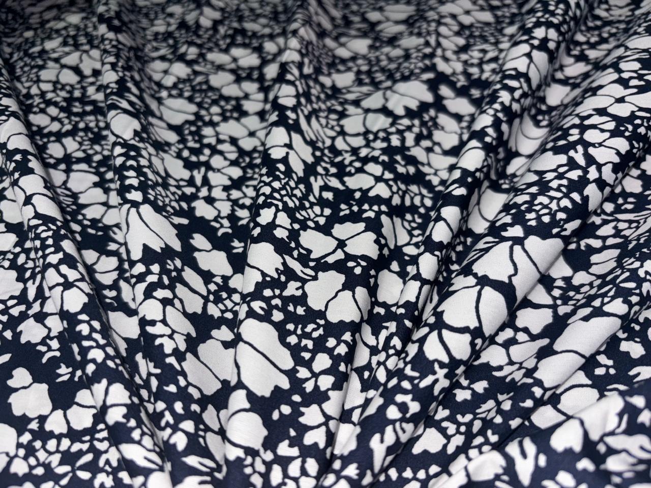 100%  Cotton Poplin NAVY AND WHITE  FLORAL PRINT [17094]