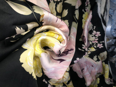 VISCOSE TWILL DIGITAL  fabric print 56" wide BEAUTIFULL PASTEL COLOR FLOWERS [17146]