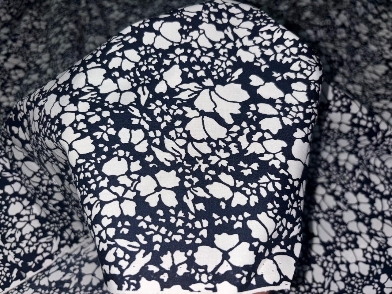 100%  Cotton Poplin NAVY AND WHITE  FLORAL PRINT [17094]