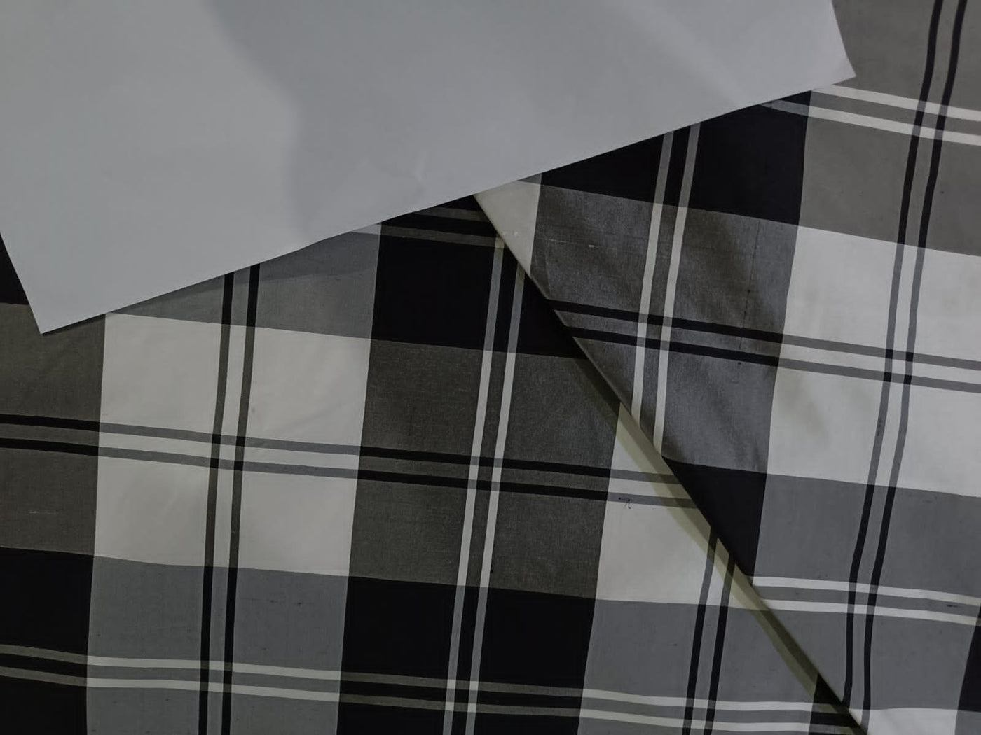 SILK TAFFETA FABRIC Grey,Black &amp; White plaids 54" wide TAFC32[1]