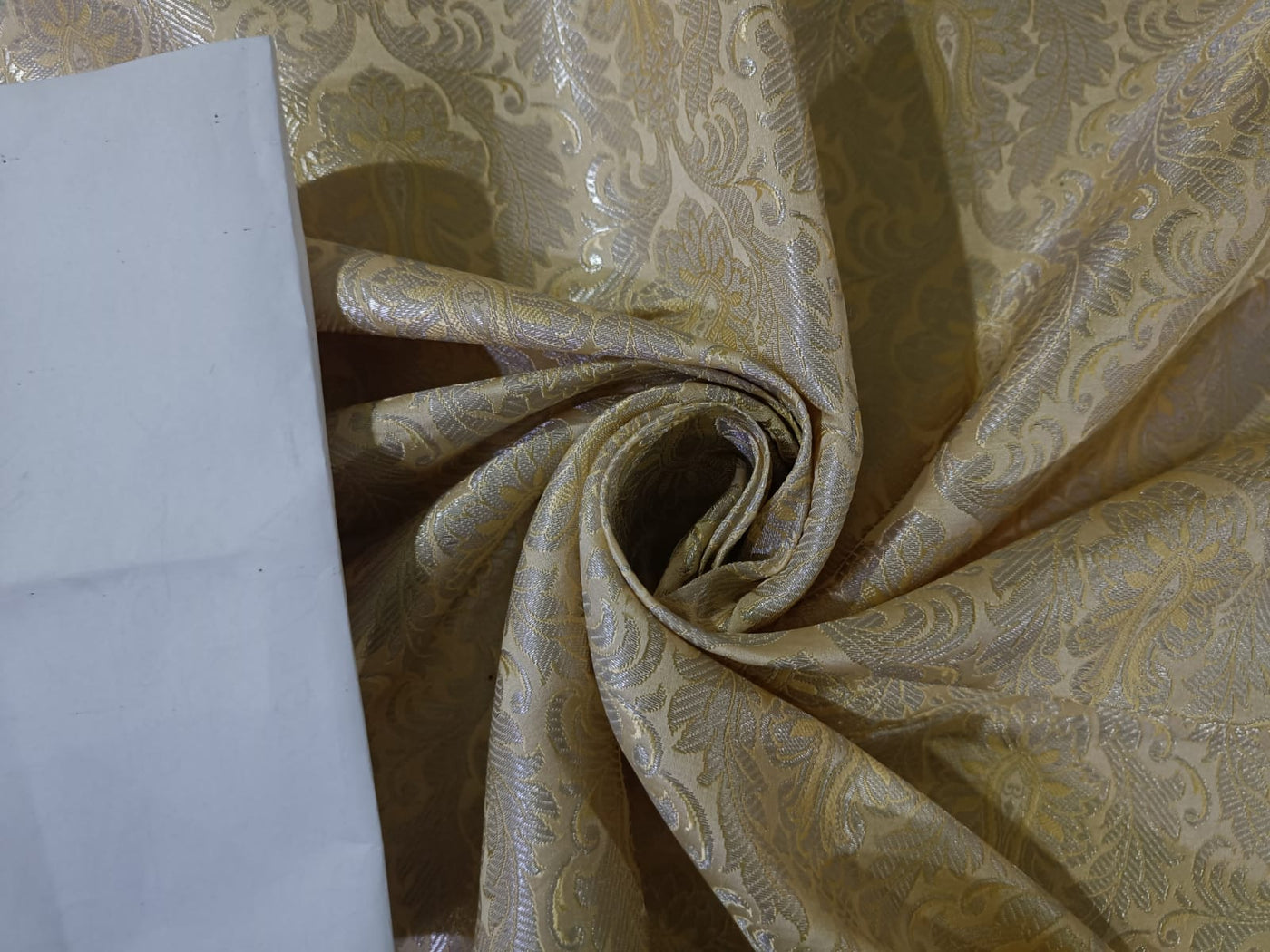 Silk Brocade fabric Light Gold & Metallic Silver Color 44" wide BRO228[1]