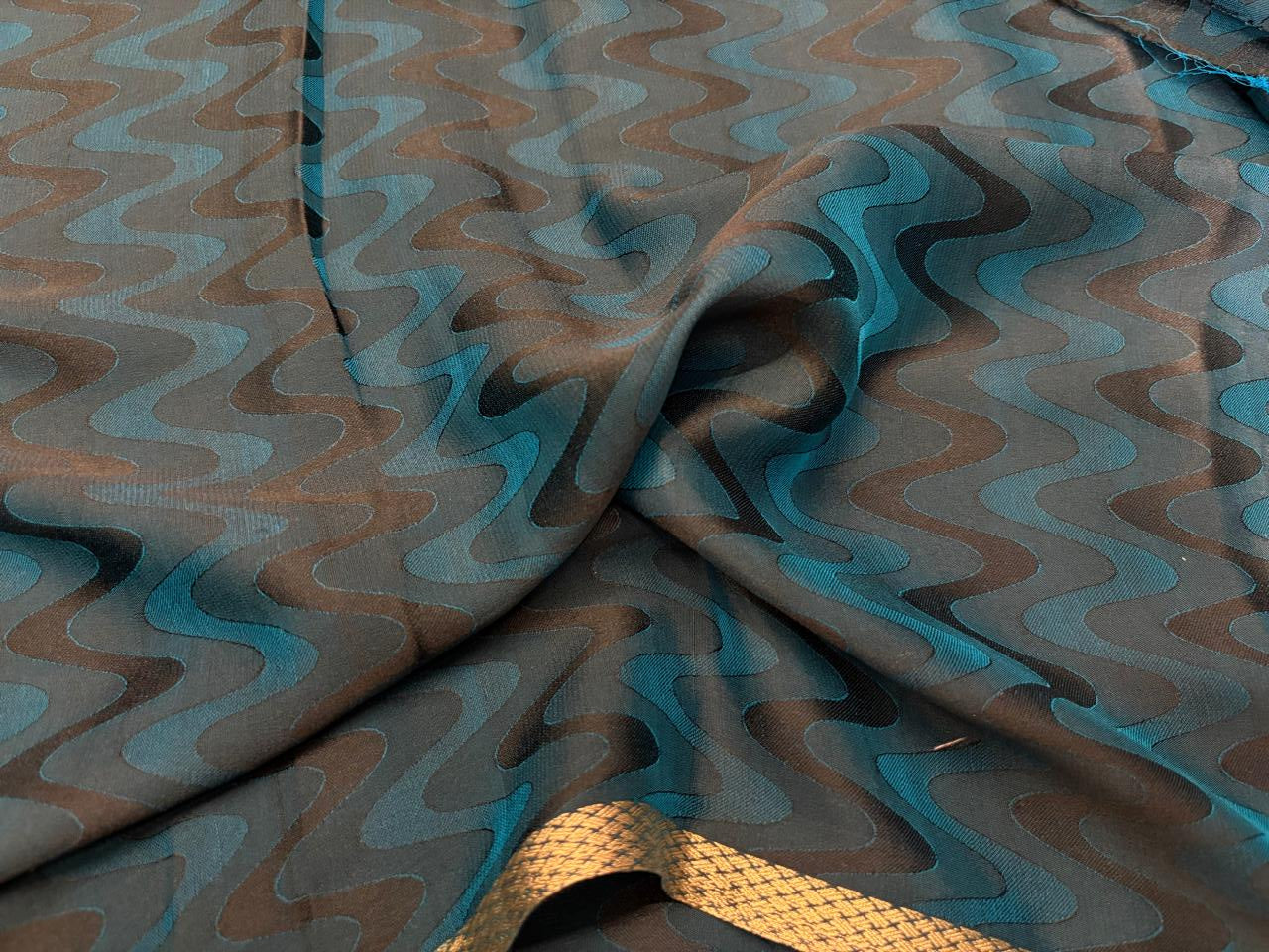 100% silk crepe 16 momme JACQUARD two tones available in 3 colors teal/navy , green/burgundy ,red/gold 44" wide [18369/70/71]