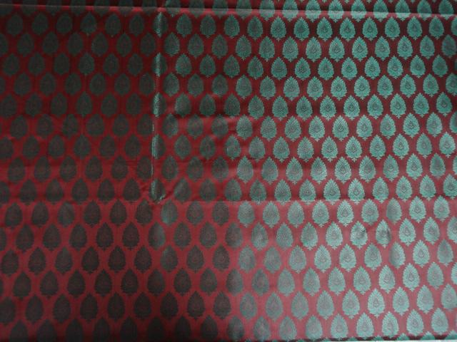 BROCADE JACQUARD FABRIC EMERALD GREEN & DEEP RED ~ 0.90 cm single length