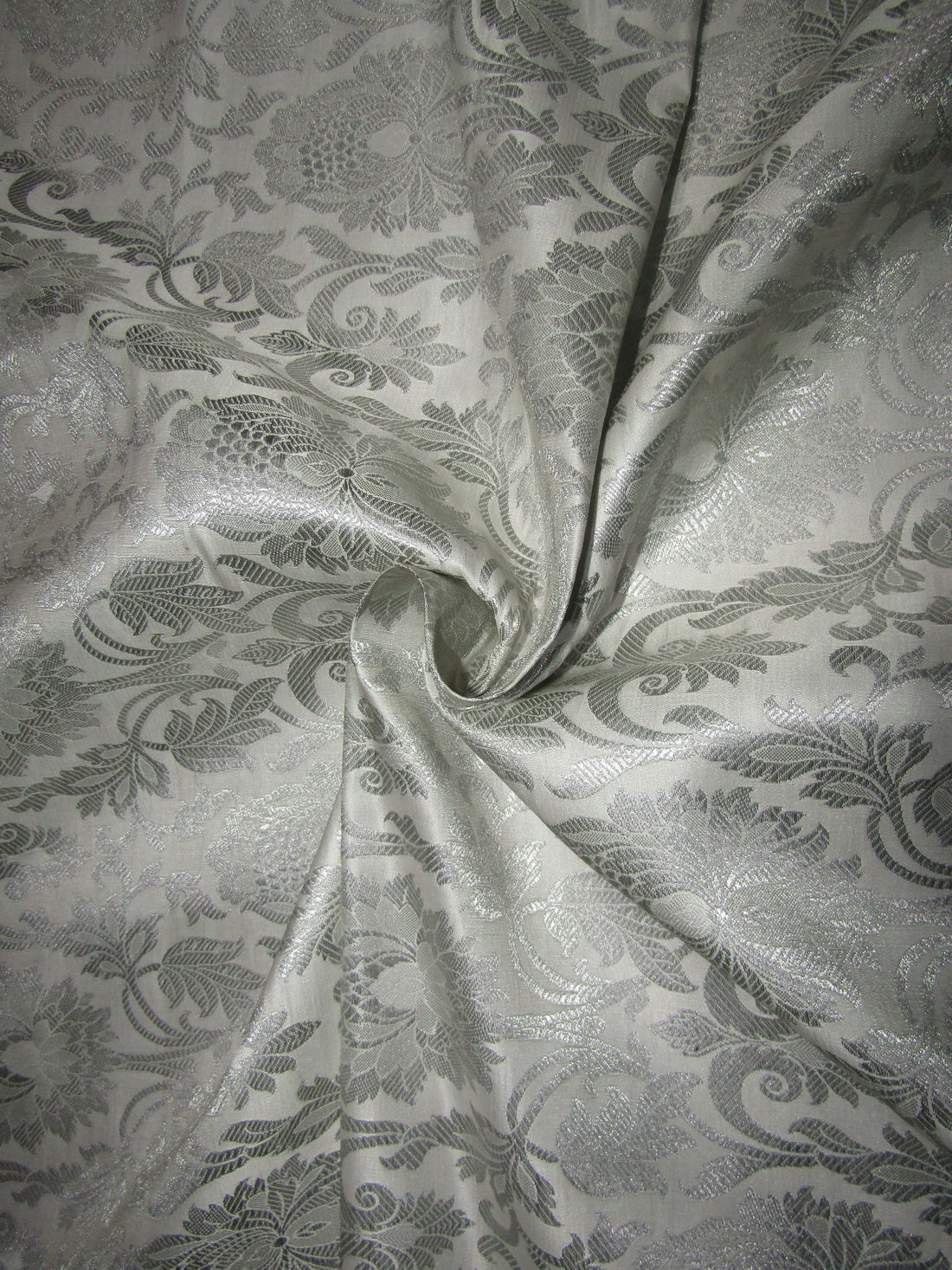 Brocade fabric white ivory x metallic silver 44" wide BRO700[5]